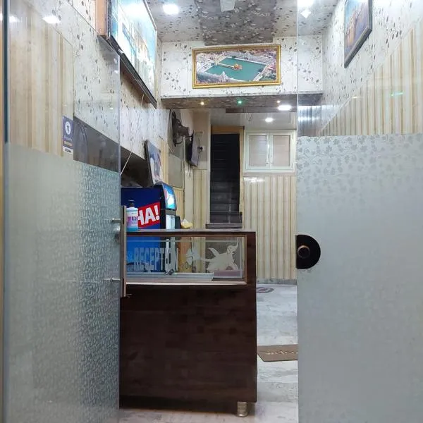 MJ Chawla Homestay double bed attached bathroom room, khách sạn ở Amritsar