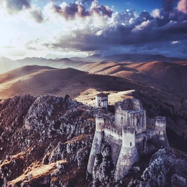 IL BORGO DI ROCCA CALASCIO, hotel v destinaci Calascio