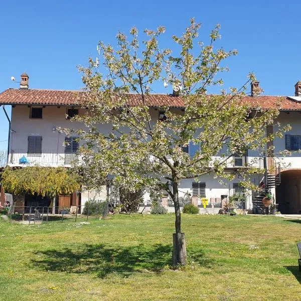 La Tana dei Corgi, hotel v destinaci Moncrivello