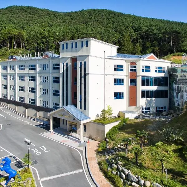 Dome Hotel Geoje, hotel in Taedong