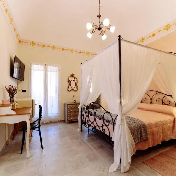 Come Nelle Favole the Classic B&B، فندق في تويرانو