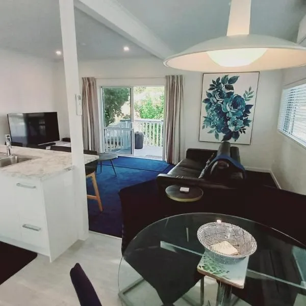 Coromandel Town Harbourside Cottage Luxury Accommodation, hotel in Coromandel Town