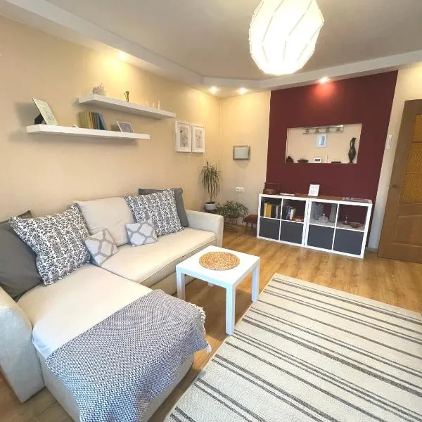 Cosy Home Apartment Lielvardes, free parking, self check-in, hotel in Riga