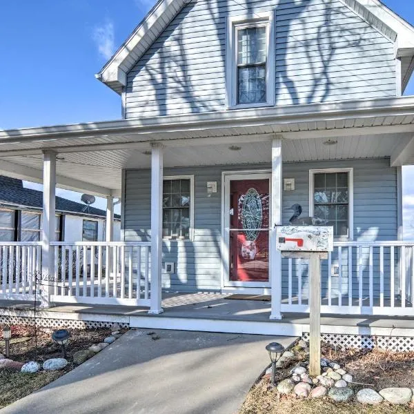 Downtown Boyne City Home, Walk to Lake Charlevoix!, hotel in Boyne City