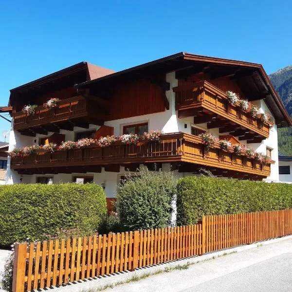Gästehaus Helga, hotel em Längenfeld