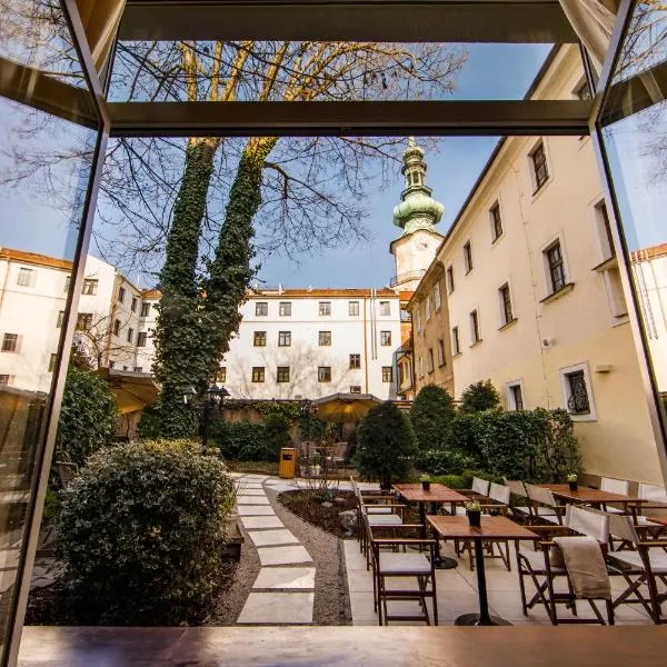 BEIGLI Hotel & Garden, hotel en Rača