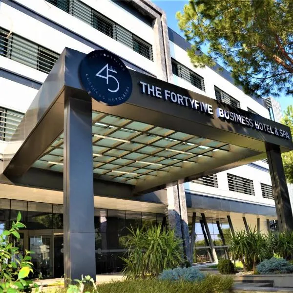 The Fortyfive Business Hotel & Spa, מלון במניסה