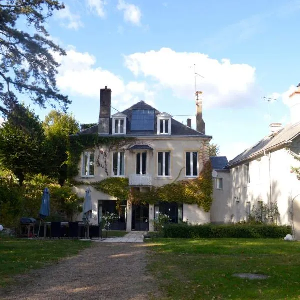 Room in Guest room - Maison lAmerique welcome you to one of their room Dogs are also welcomed – hotel w mieście Saint-Jean-le-Blanc