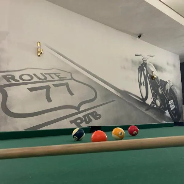Route77 hostel, hotel v destinaci Toscolano Maderno