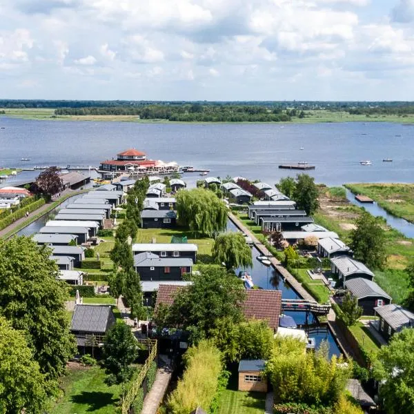 Chalet park Kroondomein Giethoorn, hotel v destinaci Giethoorn