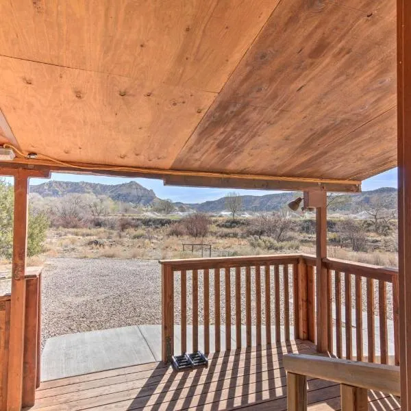 Cozy Home with Canyon Views 2 Mi to Grand Staircase, hotel in Henrieville