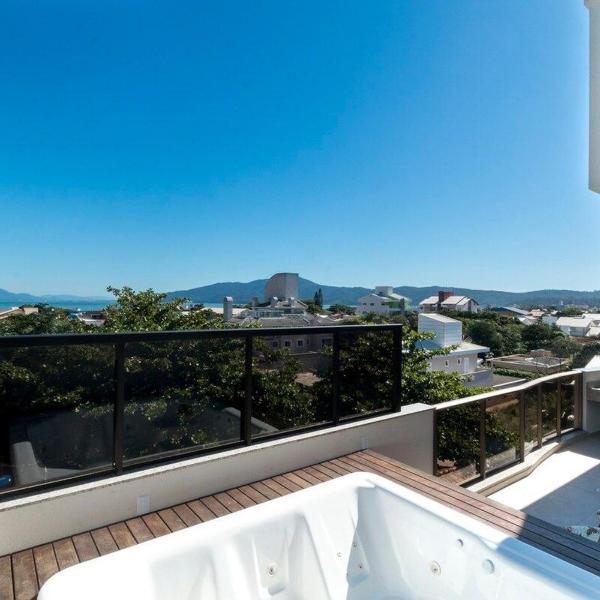 Cobertura com jacuzzi aquecida