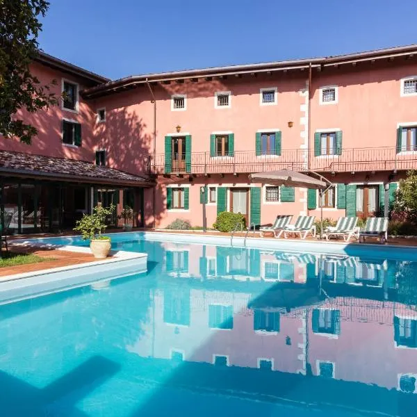 Ciasa De Gahja – hotel w mieście Budòio
