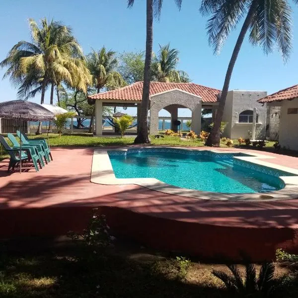 La Ceja Beach House, khách sạn ở El Tamarindo