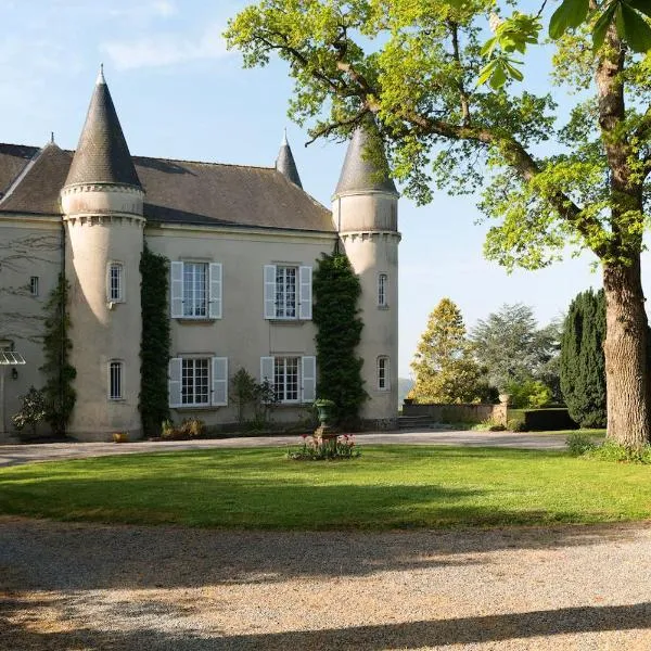 Château Haute Roche、Le Cellierのホテル