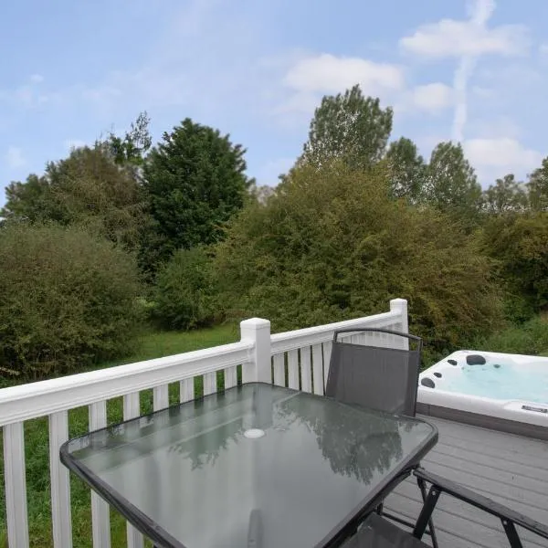 Yorkshire Lodge with Hot Tub, hotel a York