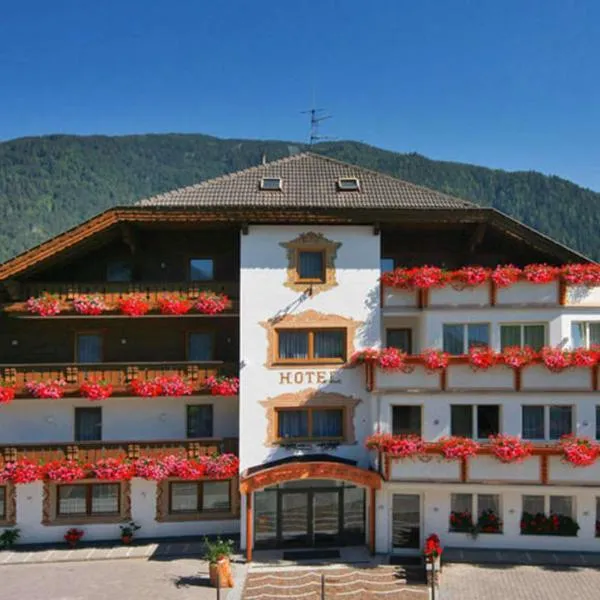 Hotel Kronplatzer Hof, hotel di Rasun di Sopra