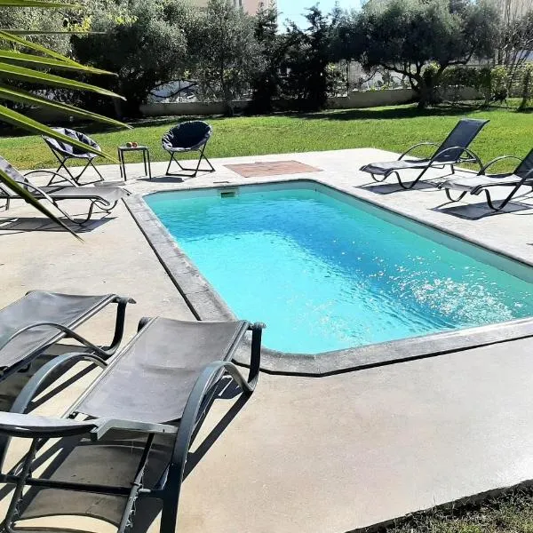 Complex Lagonissi Residence with swimming pool., хотел в Лагониси