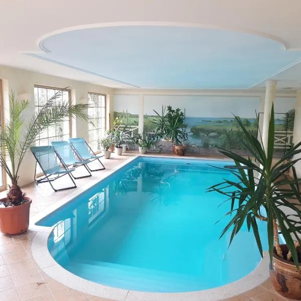 Ein Bett im Kornfeld - Haus Fernweh - Innenpool, hotel in Schönfeld