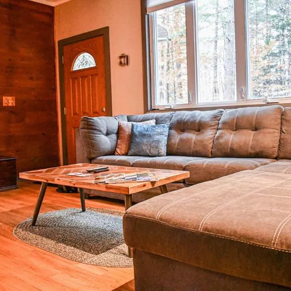 Brook Road Cabin, hotel en Mount Sunapee