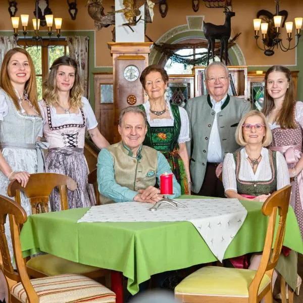 Zum Fally - Landgasthof, hotel v destinaci Kirchberg am Wechsel