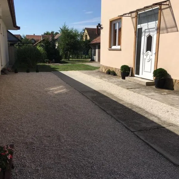 Adél Apartman, hotel in Sárvár