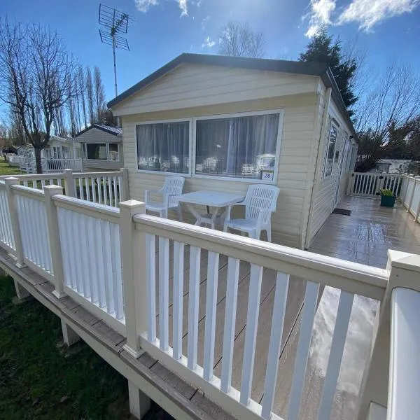 KellysHolidayHomes Atlas 3 bedrooms caravan, hotel a Weeley