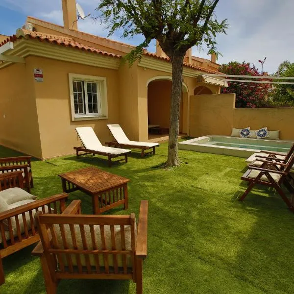 Chalet piscina privada Gran Alacant-Santa Pola-Aledama Homes, hotel v destinaci Santa Pola