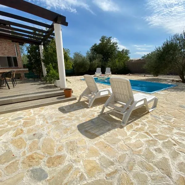 Villa Bubica- cozy holiday home in rural area with pool, hotel v destinácii Stankovci