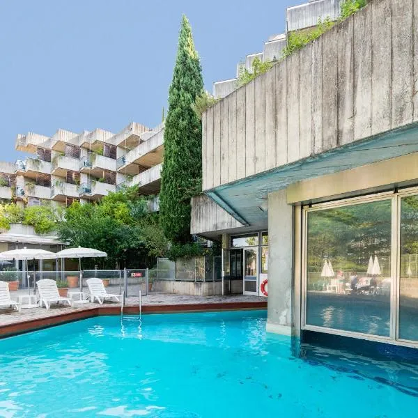 SOWELL Family Le Vallon, hotel v destinaci Grospierres