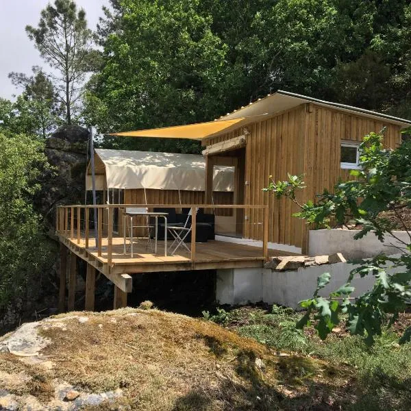 Glamping Cabana nas arvores, hotel v destinaci Ponte da Barca