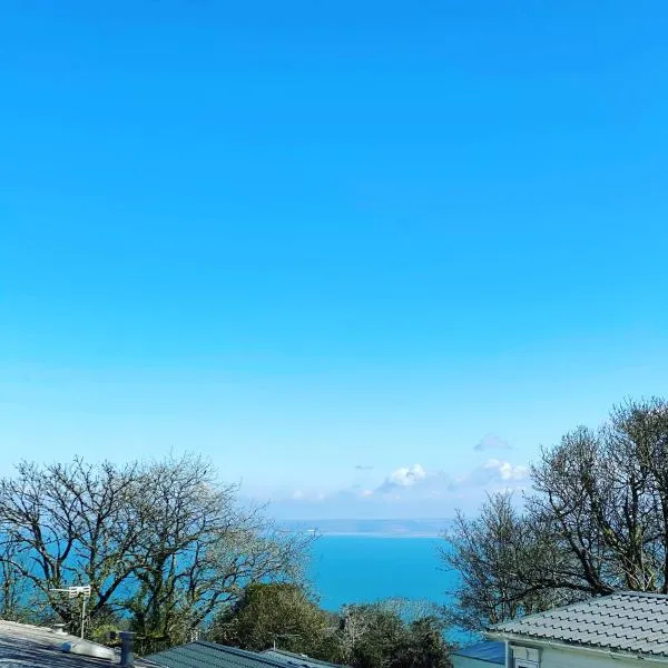 Glade Lodge- North Devon Coast, Bideford Bay Caravan Park, hotel v destinaci Bideford