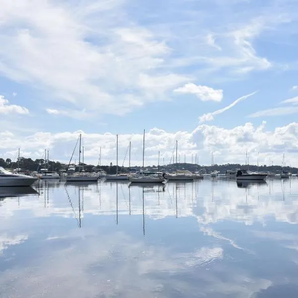 Wangi Lakehouse, hotel in Caves Beach