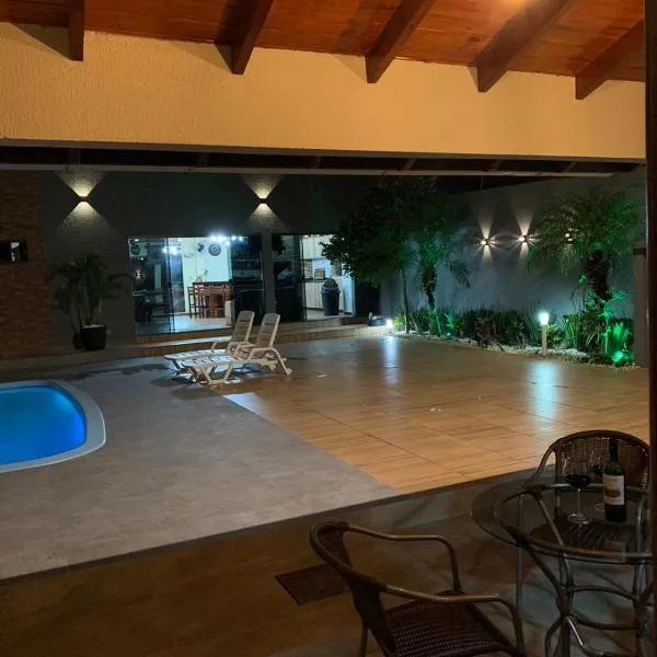 Sobrado com 5 suítes para temporada e show rural, hotel v destinaci Cascavel