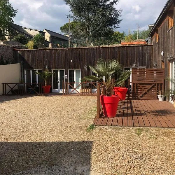 Chez Benjamin & Samantha - Les Portes du Château, hotel v destinaci Azay-le-Rideau