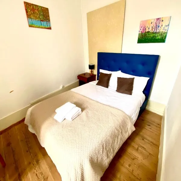 Chiado Central Cozy Little Double room nature with shared bathroom 2