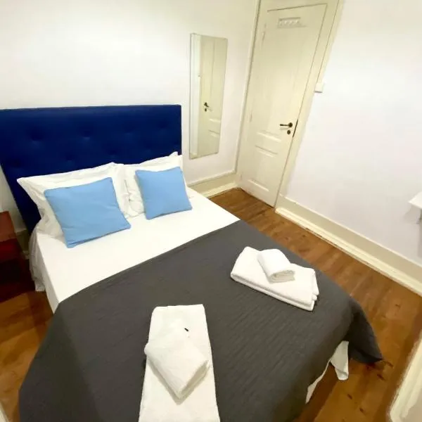 Chiado Central Cute Little double room with shared bathoom Relax in center of Lisbon