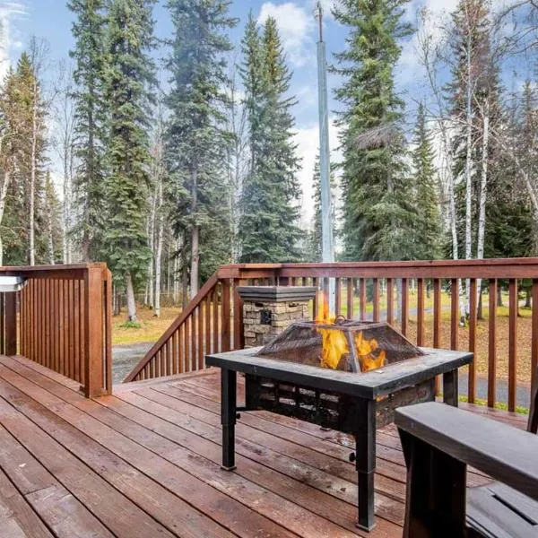 Peaceful Nature Escape with Deck in North Pole!, khách sạn ở North Pole