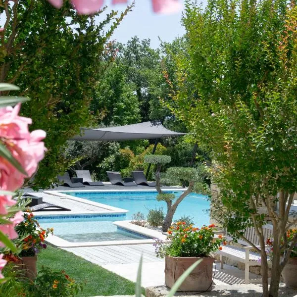 Le Bouquet de l Aromate, hotel v destinaci Joucas