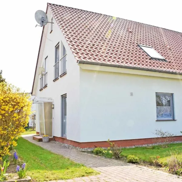 DEB 041 Ferienwohnung am Kurpark A, hotel in Altefähr