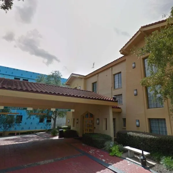 Days Inn by Wyndham Gainesville Florida: Alachua şehrinde bir otel
