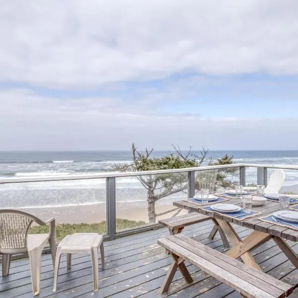 Above The Beach, hotel in Lincoln City