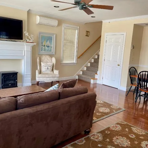 Modern Cottage Downtown NPT-Waites Wharf Cottage RE05618-STR、ニューポートのホテル