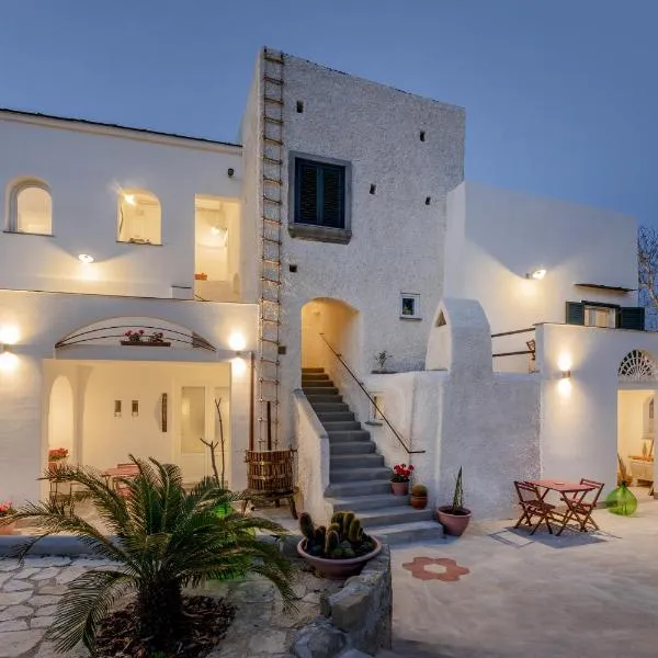 Cala Cala Rooms,Restaurant & Farm Experience, hotel v destinaci Procida