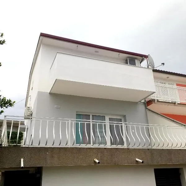 Villa Dora ##2, hotel in Crikvenica
