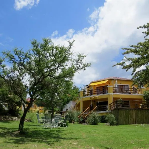 LAS PRINCESAS Cabañas frente al rio, hotel i Los Reartes