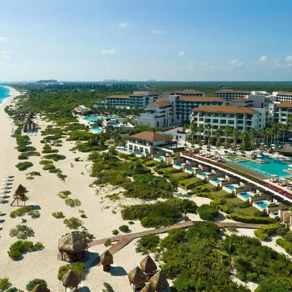 Secrets Playa Mujeres Golf & Spa Resort - All Inclusive Adults Only、Chacmuchuchのホテル