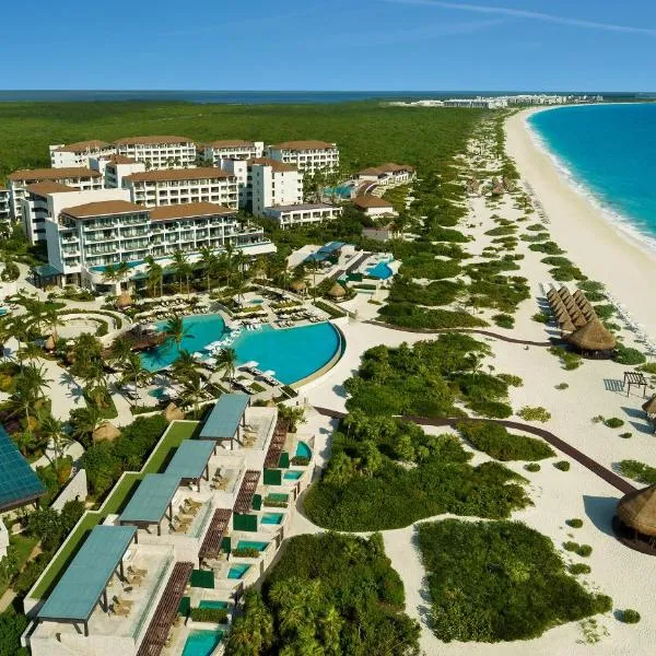 Dreams Playa Mujeres Golf & Spa Resort - All Inclusive, hotel en Chacmuchuch