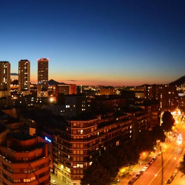 Superviews y parking vigilado en habitación independiente, baño privado, en apartamento particular, Français&English, hotel v destinaci Bilbao