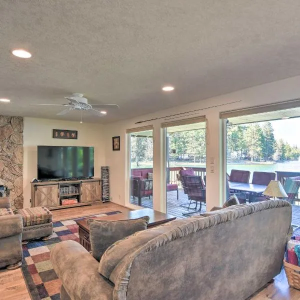 House with Private Deck on the Rock Creek Reservoir!, hotel em Tygh Valley
